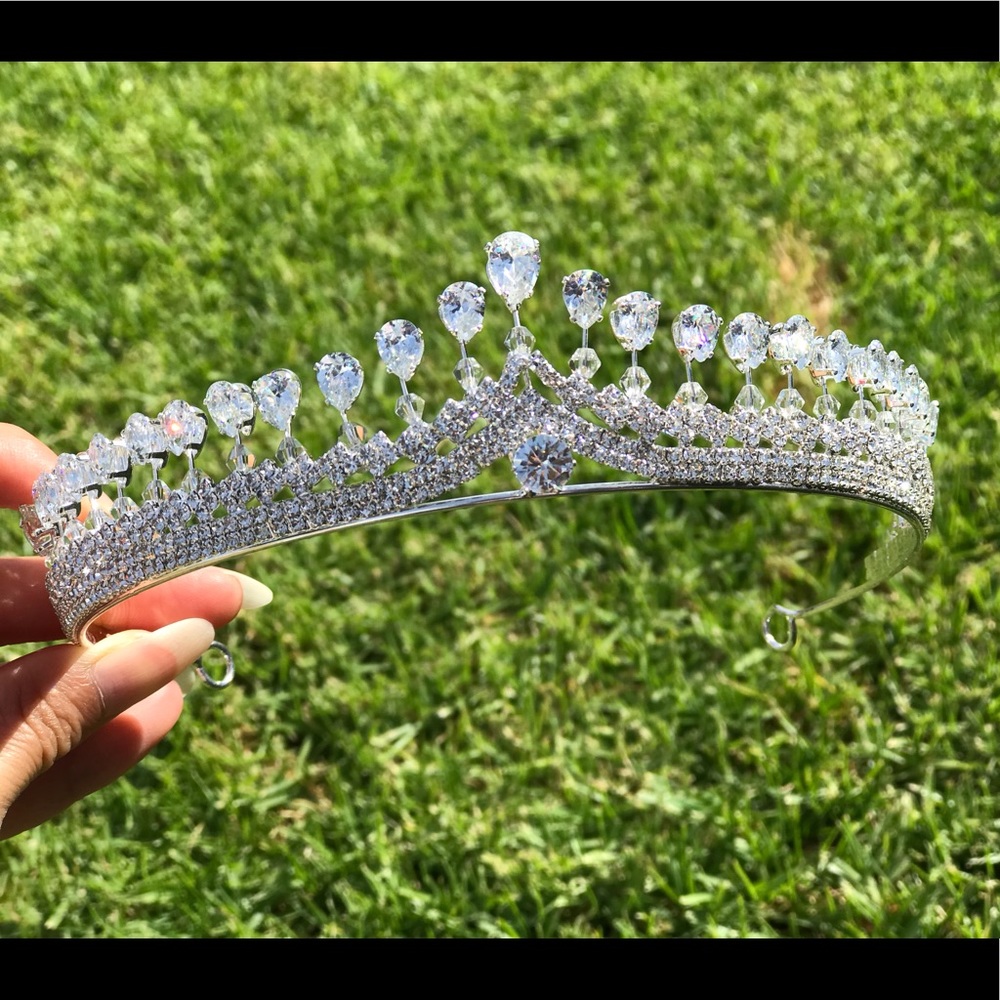 Brand New Luxury Bridal Tiara - Picture 3 of 3